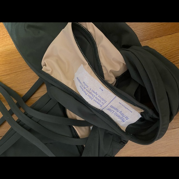 La Blanca Island Goddess Multi Strap Cross Back One Piece Swimsuit - NWT - Picture 4 of 7